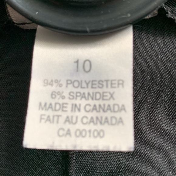 GLORIA Vanderbilt skirt with zipper and slit in back. - Picture 9 of 10